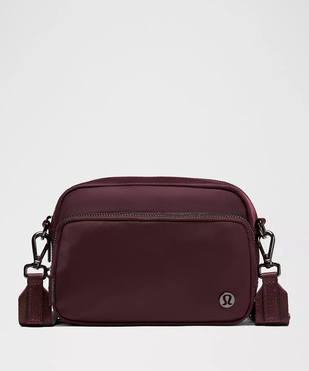 Lululemon Everywhere Crossbody Bag 2L
Metal Hardware