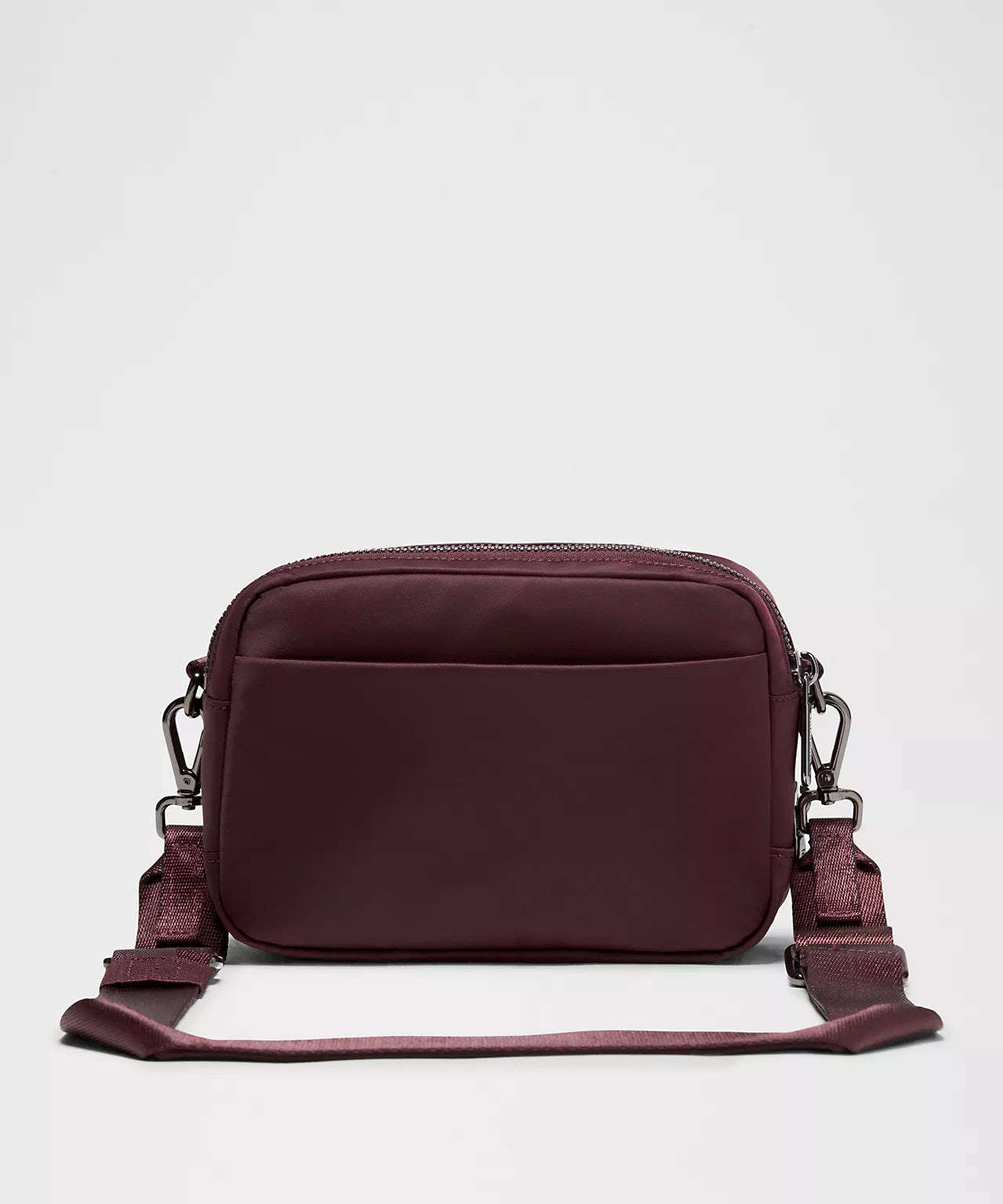 Lululemon Everywhere Crossbody Bag 2L
Metal Hardware