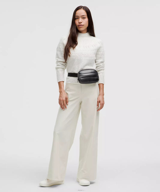 Lululemon Belt Bag 1L
Wunder Puff