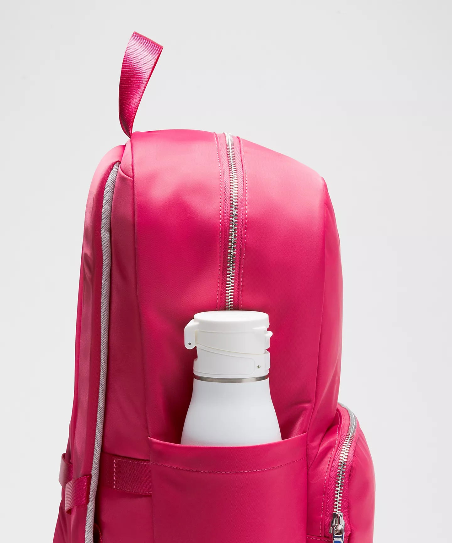 Lululemon Everywhere Backpack 22L
Metal Hardware